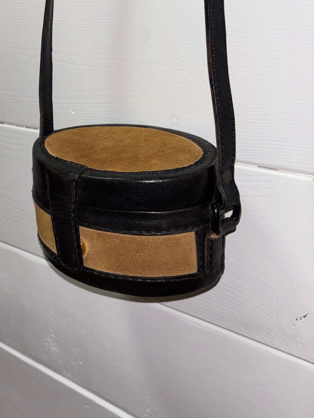 TRISTAN & ISEUT Vintage Round Suede & Leather Crossbody Bag Black & Tan - Picture 4 of 9